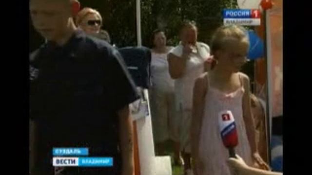 В Суздаль отметить День огурца приехали тысячи гостей смотреть онлайн