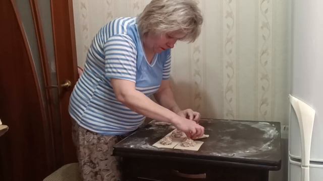 Кошка не приняла ребёнка/ готовлю манты. смотреть онлайн