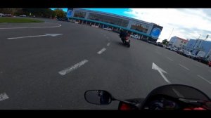 Yamaha R1 2009 и BMW k1300r гонки на мотоциклах по городу