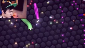 ИВАНГАЙ ИГРАЕТСЯ СО СВОИМ ЧЕРВЯЧКОМ ! Slither.io