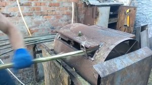 Окорка ивовой лозы для плетения корзин и плетеной мебели.