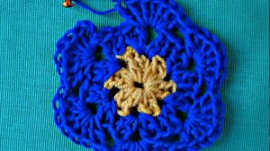 Африканский цветок крючком.