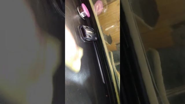 Как резиновый коврик, портит панель автомобиля. смотреть онлайн