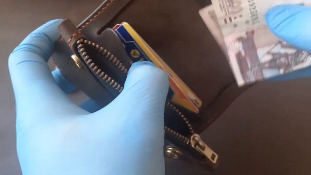 Мини кошелек для карт и купюр изготовлен из высококачественной кожи Crazy Horse смотреть онлайн