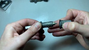 ЗАМОК ДВЕРИ АВТОМОБИЛЯ. Как починить замок. Не открывается дверь.