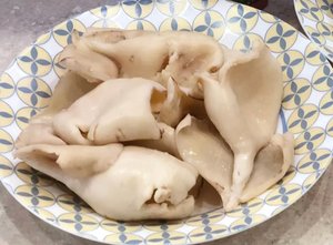 Рецепт приготовления нежных кальмаров для будущих салатов.