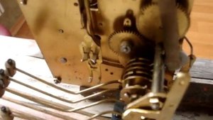 Работа механизм FMS( Friedrich Mauthe, Schwenningen) каминных часов с боем