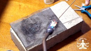 Бронзовый значок своими руками. Пайка булавки