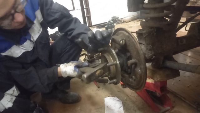 Попытка поставить полуось от Шнивы в Ниву 21213 смотреть онлайн