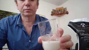 Проверка молока на содержание соды и мела.