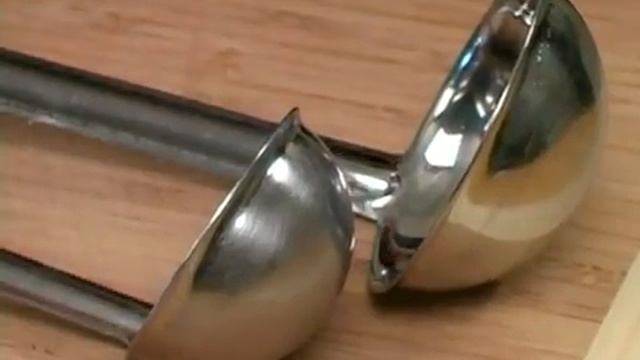 Cooking Tips : How to Use a Ladle смотреть онлайн