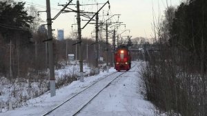 "Одинокий тепловоз" ТЭМ18ДМ-353 следует резервом