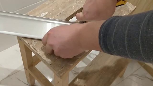 монтаж светильника в алюминиевом потолке смотреть онлайн