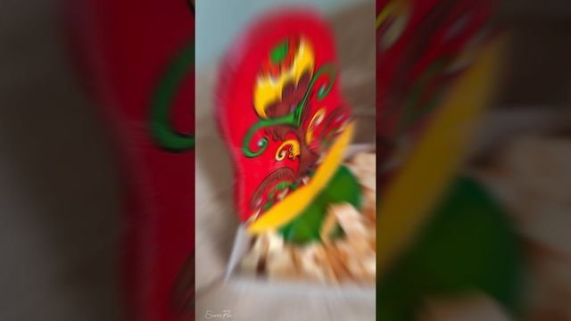 Расписная деревянная матрёшка в избушке