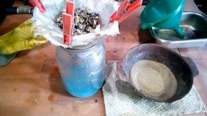 Большое количество серебра в трубчатых конденсаторах.