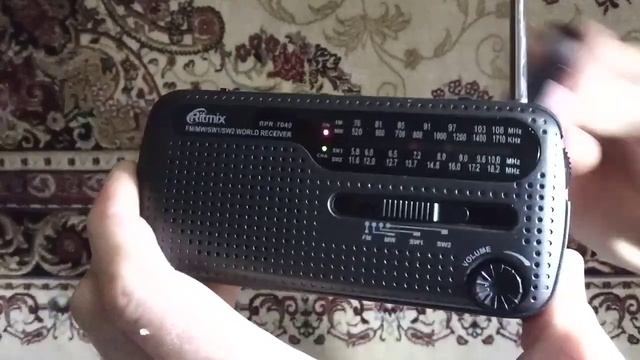 Работа радиоприемника Ritmix RPR-7040 от встроенного генератора. смотреть онлайн