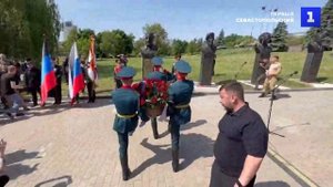 В Донецке открыли бюст Героя России Владимира Жоги