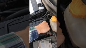 Как снять аккумулятор с Opel zafira B 2006 года, двигатель 1.8 Z18her, бензин.