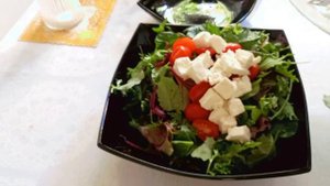 Рецепт Салата из Смеси Салатных Листьев с Сыром "Фета" .