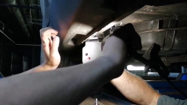 Установка порогов подножек на Джили Эмграндх Х7 (Geely Emgrand X7). Видео от клиента Всепороги.рф