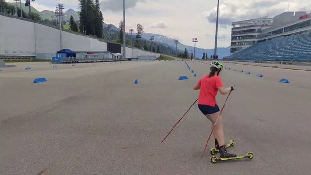 Прохождение спусков на лыжероллерах