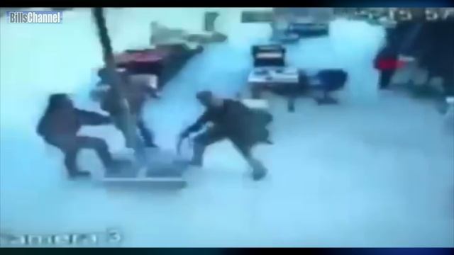 THE CREEPY SMILING MONKEY EXPLAINED - real or fake? смотреть онлайн