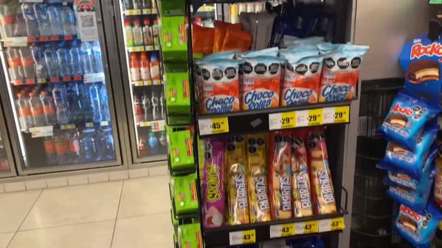 СРАВНЕНИЕ ЦЕН в 7/11 в Мексике и в нашей Пятерочке. Шок цены смотреть онлайн