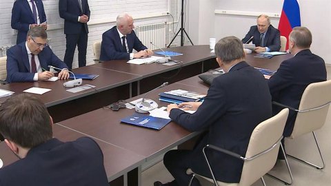 Владимир Путин провел совещание по развитию агломерации Санкт-Петербурга