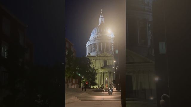 St. Paul’s Cathedral Chimes Bells at 11pm #stpaulscathedral #bell #london #thelondonersstory #churc