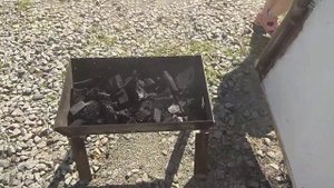 Как быстро разжечь мангал с углями для приготовления шашлыков.