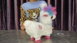 Elizabeth queen и интерактивная мягкая игрушка ZURU Pets Alive Танцующая Лама