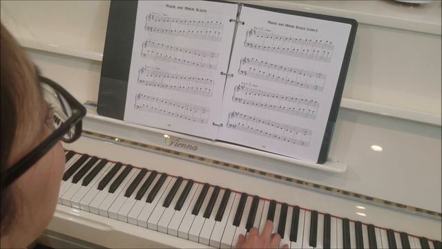 Piano Lesson 117: Parallel and Relative Major and Minor Keys, Scales, and Modes, Presto! Piano Magi смотреть онлайн