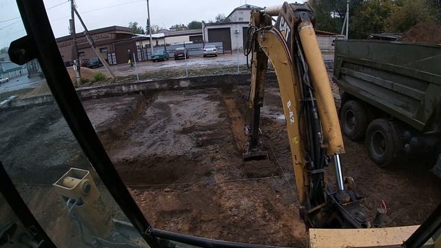 Сбойка траншейных выработок. Копаем под фундамент для 5-ти гаражей. смотреть онлайн