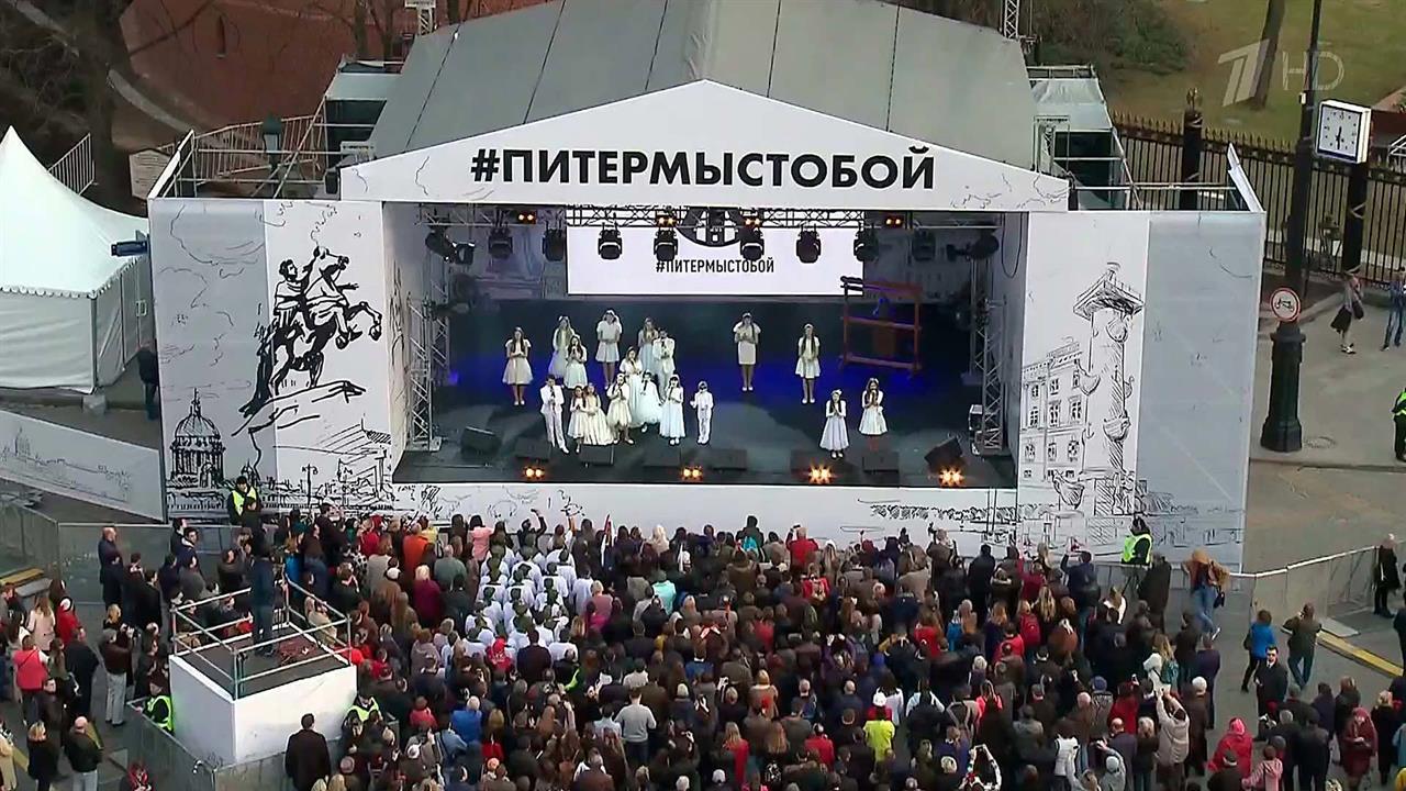 На Манежную площадь в Москве пришли 50 тысяч челов...тить память жертв теракта в петербургском метро