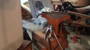 KIA RIO РЕМОНТ КРЕПЛЕНИЯ ГАЗОВОГО УПОРА КРЫШКИ БАГАЖНИКА лопнул китайский пластик2