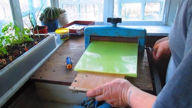 Своя вощина, матрица для вощины, вощина заливка прокатка смотреть онлайн