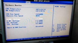 Меняется напряжение в материнской плате (VCore Voltage, 3.3 V, 5 V, 12 V)