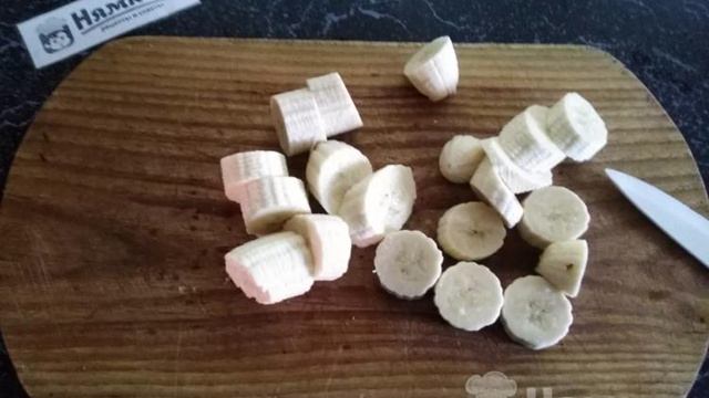 Клубнично-банановый смузи с молоком