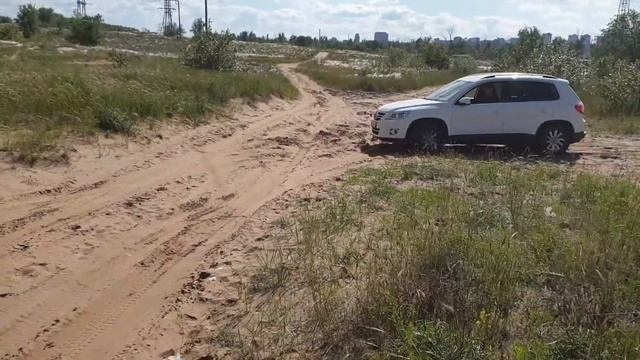 Фольксваген Тигуан на бездорожье. Испытываем полный привод на песке: Оффроад смотреть онлайн