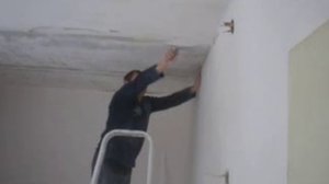 удаление шпаклёвки с потолка