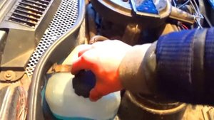 как поменять воду на антифриз на таврие славуте