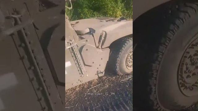 Хамви и МаксПро в очереди к бандере.