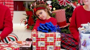 Настя Мия и Артем открывают Календарь со Списком Дел