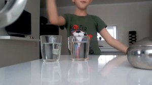 Челенджы Ваня выпил 3 кружки воды залпом