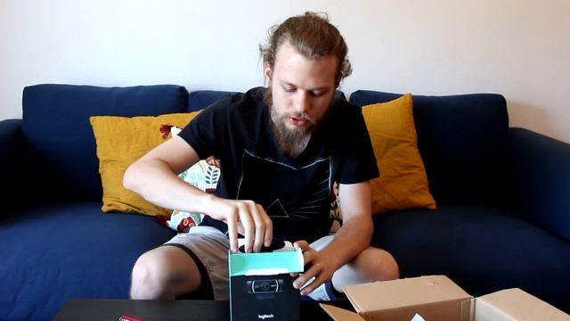 Unboxing Webcam Logitech C922 Pro Stream! смотреть онлайн