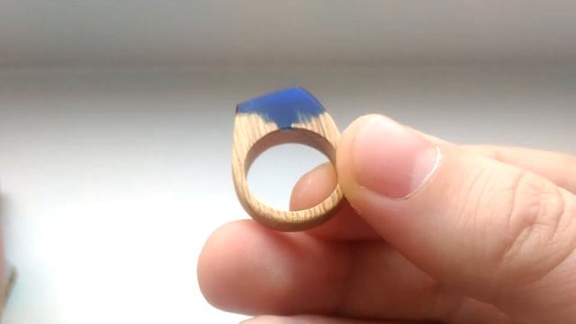 Кольцо из дерева и эпоксидной смолы//Ring made of wood and epoxy resin