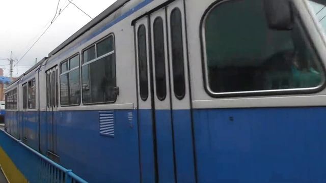 FHD. Осень. Винница. Трамвай Be 4/6 Mirage №300 (маршрут №4) возле остановки «Муниципальный рынок» смотреть онлайн