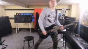 Играю Prodigy на басу, одна из любимых групп.