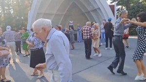ЕСЛИ ТЬІ ПОВИСЛА НА ТРУБЕ ❤️ТАНЦЬІ В ПАРКЕ ГОРЬКОГО❤️ ХАРЬКОВ 2023
