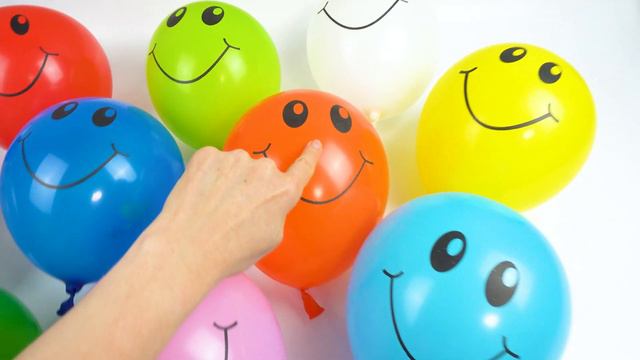 Смайлы Разноцветные Шарики | Учим цвета | Песня Семья пальчиков | Color song смотреть онлайн